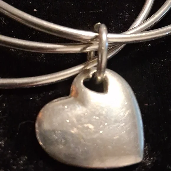 Tiffany & Co. Silver Heart Charm Bangle Bracelets. 925 Sterling Silver. - Picture 8 of 9